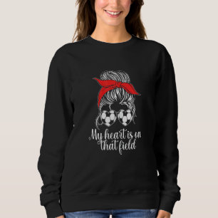 Frauen mein Herz ist auf diesem Feld Fußball-Mama Sweatshirt