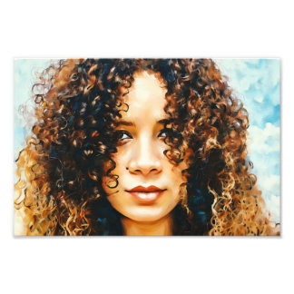 Frauen mit Curly Hair unter blauem Himmel Hintergr Fotodruck