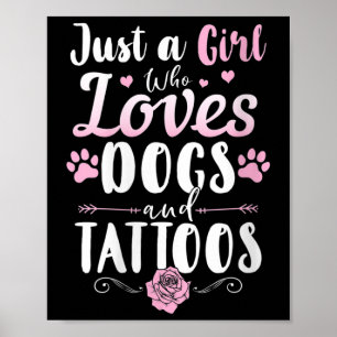 Frauen nur ein Mädchen, das Hunde und Tattoos Lieb Poster