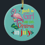Frauen nur ein Mädchen, das Weihnachten im Juli Li Keramik Ornament<br><div class="desc">Frauen nur ein Mädchen,  das Weihnachten im Juli Lieben Geschenk. Perfektes Geschenk für Ihren Vater,  Mama,  Papa,  Männer,  Frauen,  Freunde und Familienmitglieder am Erntedank Tag,  Weihnachten,  Muttertag,  Vatertag,  4. Juli,  1776 Unabhängiger Tag,  Veteranen Tag,  Halloween,  Patrick's Day</div>