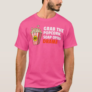 Frauen schnappen sich das Popcorn Soap Opera Drama T-Shirt