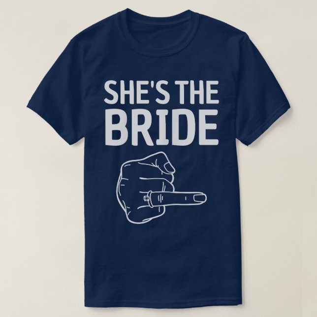 Frauen Sie ist die Braut T-Shirt (Design vorne)