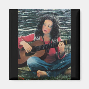 Frauen spielen Musik mit akustischer Gitarre Magnet