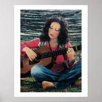 Frauen spielen Musik mit akustischer Gitarre