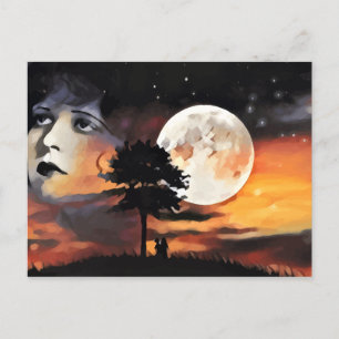 Frauen stehen vor der Silhouette von Mond-Bäumen a Postkarte