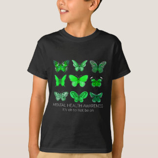 Frauen tragen im Mai einen grünen Schmetterling fü T-Shirt