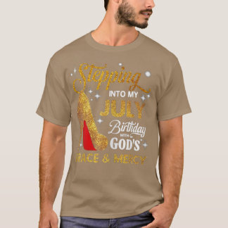 Frauen treten mit Göttern in meinen Geburtstag im T-Shirt