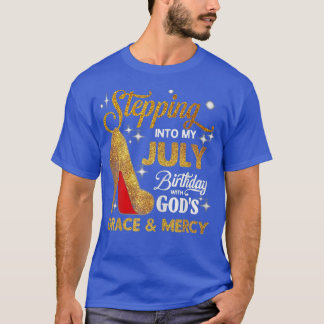 Frauen treten mit Göttern in meinen Geburtstag im T-Shirt