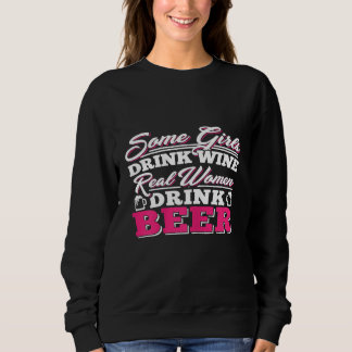 Frauen trinken manchmal Wein, echte Frauen trinken Sweatshirt