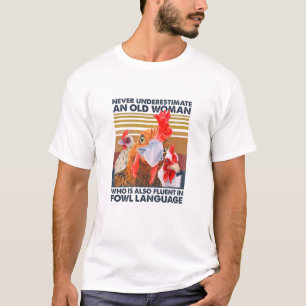 Frauen unterschätzen nie eine alte Frau, die älter T-Shirt