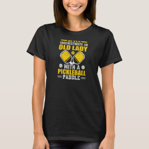 Frauen unterschätzen niemals eine alte Dame mit ei T-Shirt