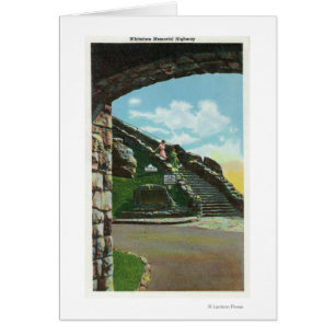 Frauen verlassen Treppe vom Gipfel