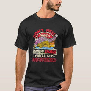 Frauen vermasseln sich nicht mit Oma Saurus I Jura T-Shirt