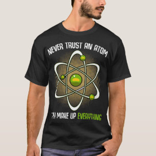 Frauen vertrauen nie einem Atom Science Scientist  T-Shirt