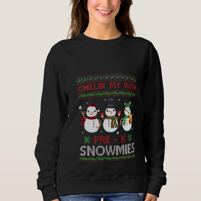 Frauen zu Weihnachten mit meinem Pre - K Snow Sweatshirt (Vorderseite)