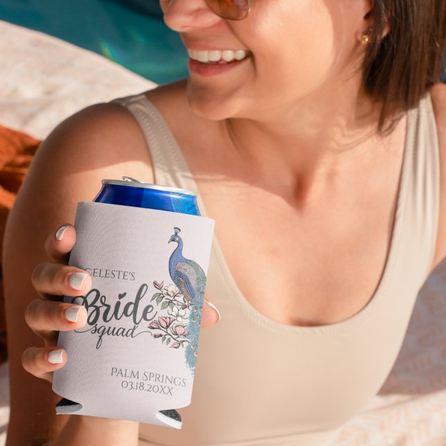 Frauenblush Peacock Bride Squad Dosenkühler (Elegant Blush Pink Bride Squad Peacock Can Cooler for Bridal Shower. Magnolia Tree Flowers in Bloom.)