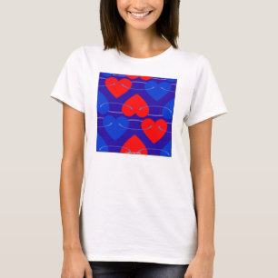 FRAUENFASHIONEN - ROTE UND BLAUE HERZEN AUF WEISS T-Shirt