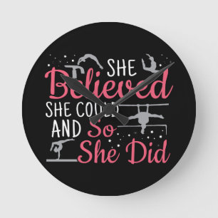 Frauengymnastik - Sie glaubte, sie könne Runde Wanduhr