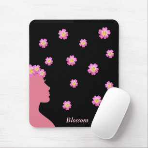 Frauensilhouette, rosa Blumen und Text auf Schwarz Mousepad