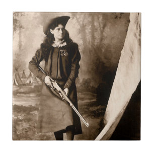 Fräulein Annie Oakley mit Gewehr, Vintage-Foto-Por Fliese