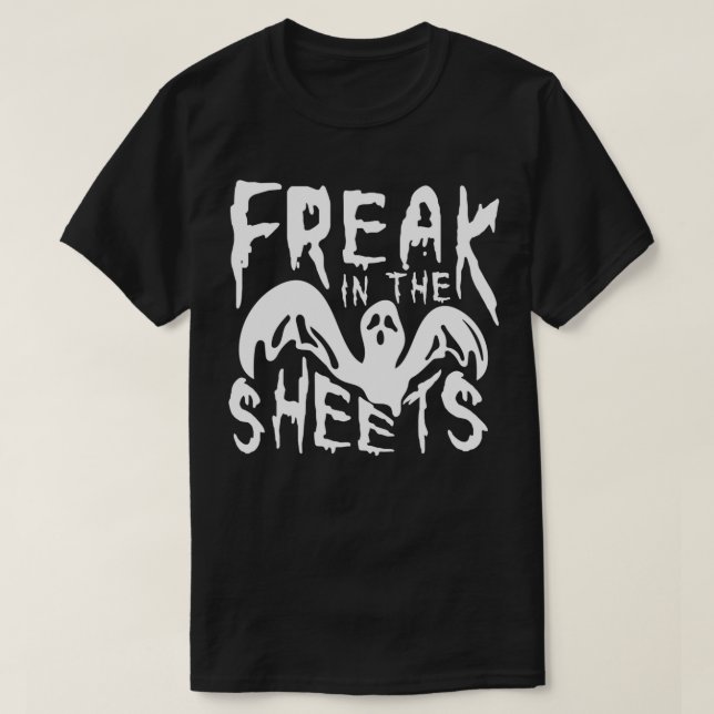 Freak in den Blättern Funny Bedsheet Ghost Hallowe T-Shirt (Design vorne)
