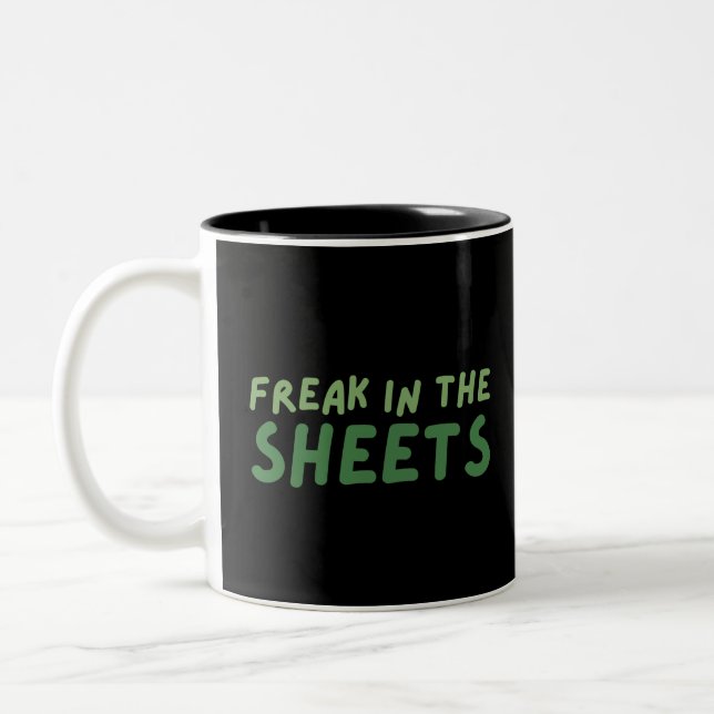 Freak in den Laken Zwei-Tone-Kaffee-Tasse Zweifarbige Tasse (Links)