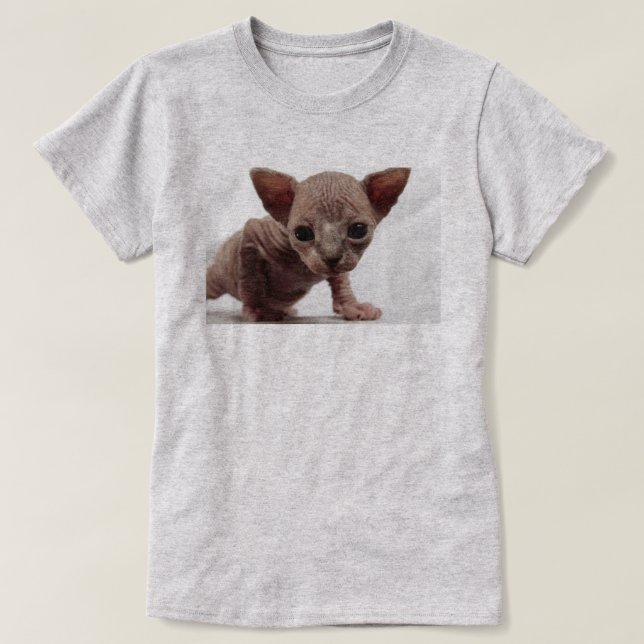 Freaky Niedlich Furless Sphynx Kitten T-Shirt (Design vorne)