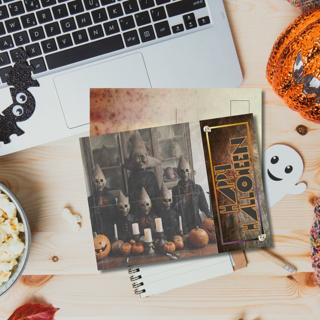 Freaky Vintag Halloween Masked Figures Feiertagspostkarte (Von Creator hochgeladen)