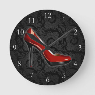 Frecher roter Schuh Runde Wanduhr