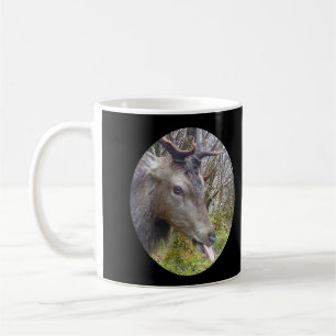Freches Rotwild mit herausgestreckter Zunge Lustig Kaffeetasse