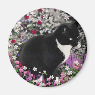Freckles in den Blumen II - Tuxedo-Katze Magnet