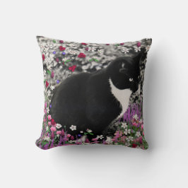 Freckles in den Blumen II - Tuxedokitty-Katze Kissen