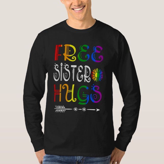 Free Sister Hugs Pride Lgbt Sonnenblumen Matching  T-Shirt (Vorderseite)