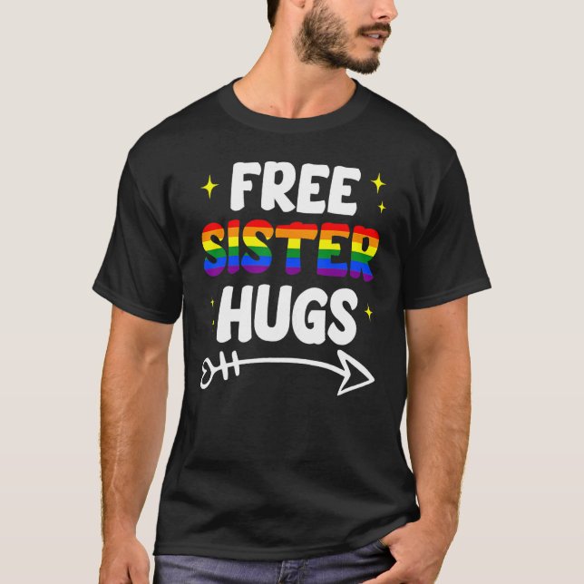 Free Sister Hugs Rainbow LGBT Pride Month Gay Lesb T-Shirt (Vorderseite)
