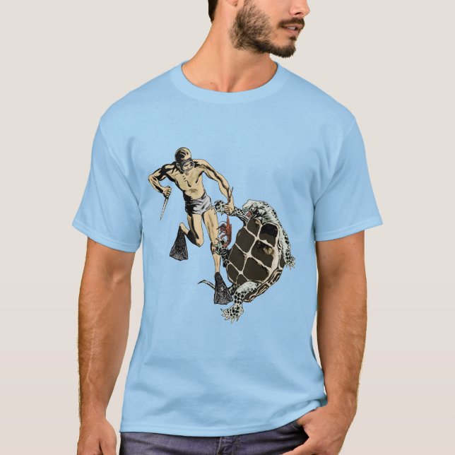 Freediving Diver Fighting a Turtle for a Hummer T-Shirt (Vorderseite)