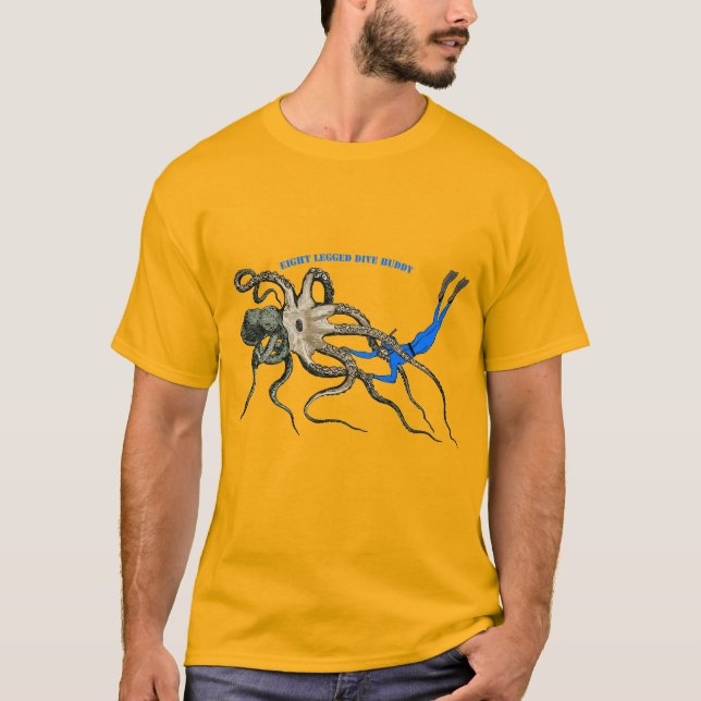 Freediving Diver mit Blick auf einen riesigen Okto T-Shirt (Vorderseite)