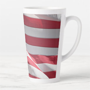 Freedom American Fahne wackelt in der Brise Milchtasse