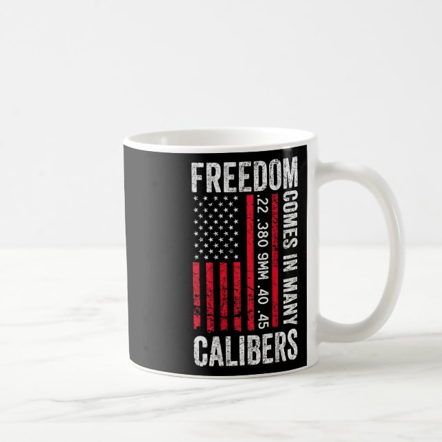 Freedom Comes In Many Calibers - Funny Pro Gun (on Kaffeetasse (Rechts)