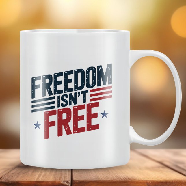 Freedom Isn't Free- Patriotic Design Red and Blue Kaffeetasse (Von Creator hochgeladen)