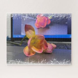 Freesia Blume auf der Tastatur Puzzle