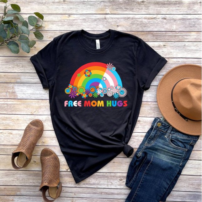 Freie Mama Hugs Pride Women Rainbows Blume T-Shirt (Von Creator hochgeladen)