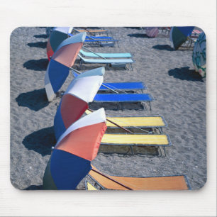 Freie Stühle auf Strand Mousepad