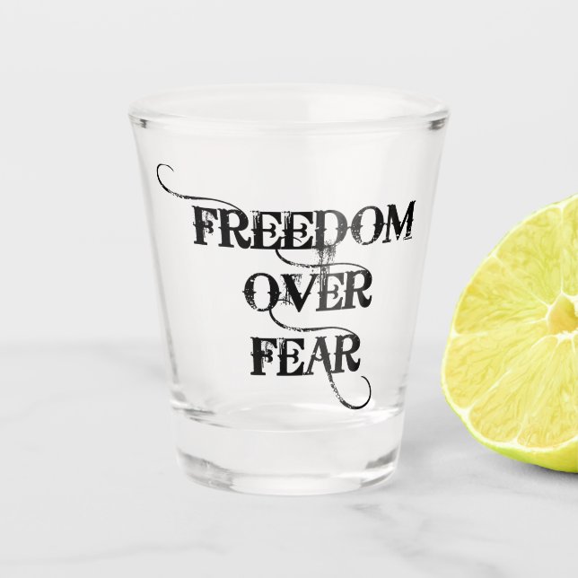 Freiheit über Angst Schnapsglas (Vorderseite)