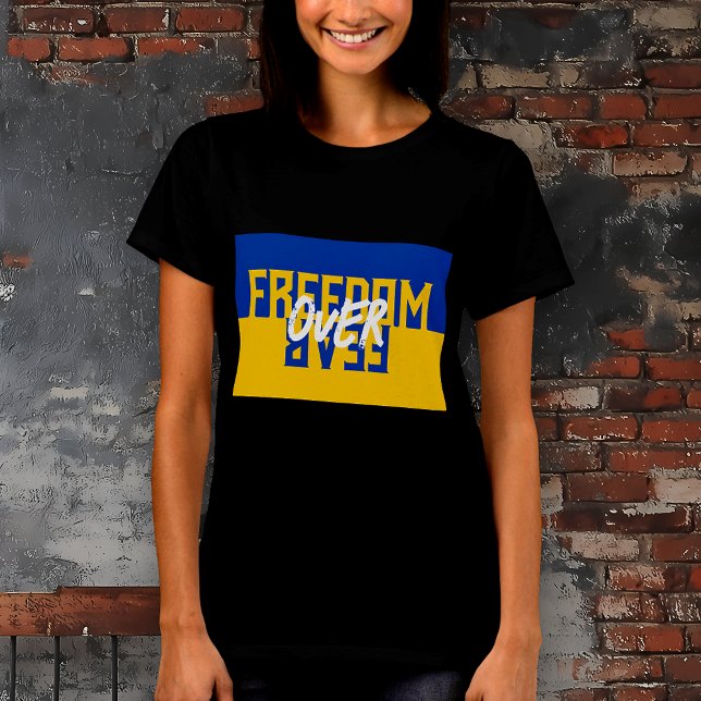 Freiheit über Angst Unterstützung für die Ukraine  T-Shirt (Freedom Over Fear Black Womens TShirt. Support Ukraine. Slava Ukraini. Sunflowers for Ukraine.)