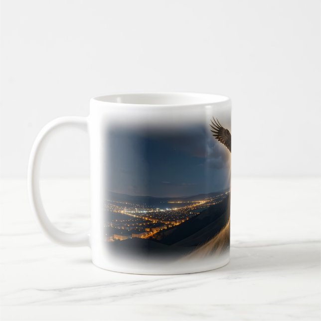 Freiheitsadler über windgepeitschten Hügeln Tasse (Links)