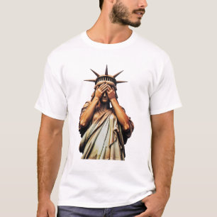 Freiheitsstatue bedeckt ihr Gesicht in Scham T-Shirt