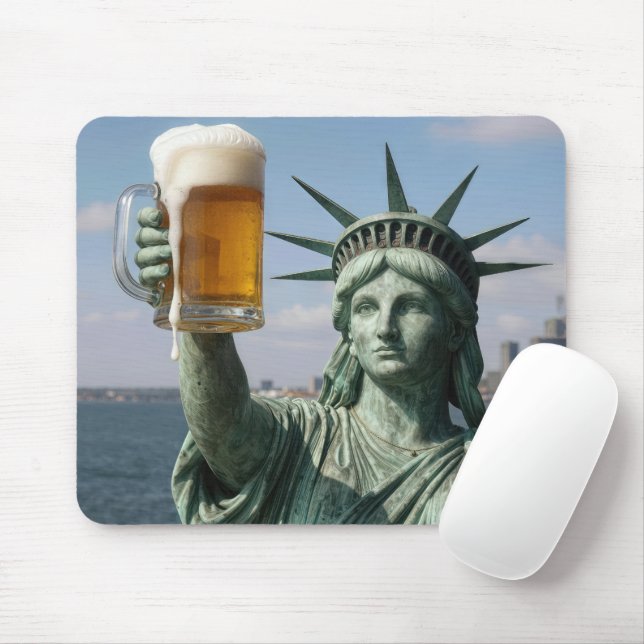 Freiheitsstatue hält Bierkrug hoch Mousepad (Mit Mouse)