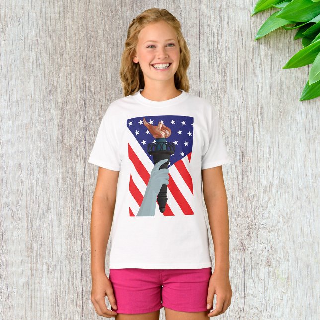 Freiheitsstatue mit amerikanischer Flagge T-Shirt (Von Creator hochgeladen)