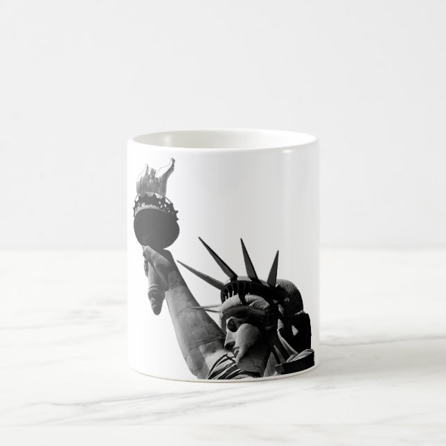 Freiheitsstatue Schwarz & Weiß Kaffeetasse (Mittel)