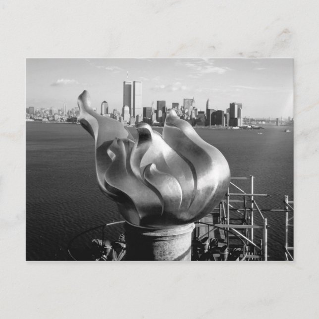 Freiheitsstatue und Skyline von Manhattan Postkarte (Vorderseite)